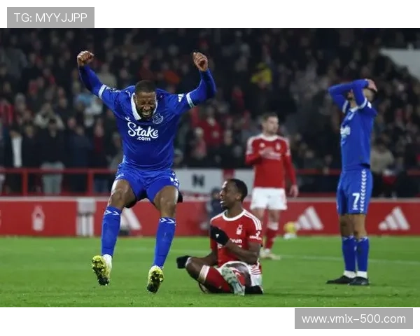 埃弗顿客场2-0击败诺丁汉森林，加纳与巴里破门