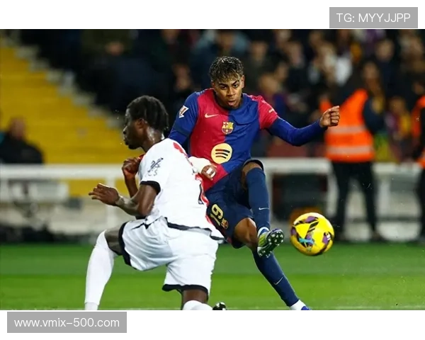 亚马尔失点后掩面跪地，巴萨新星承受争冠压力关键时刻